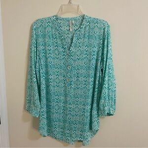 Grand & Greene Women's Teal& White Geometric Patterned V-Neck Top Women’s Size L